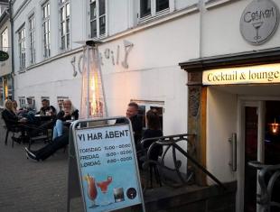 Cocktails and Lounge